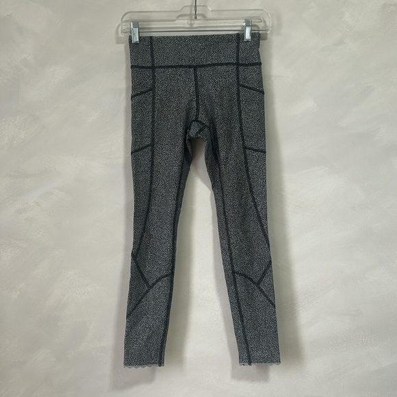 Lululemon Sz 4 Leggings Salt Alpine Black White Print Reflective - Picture 4 of 12